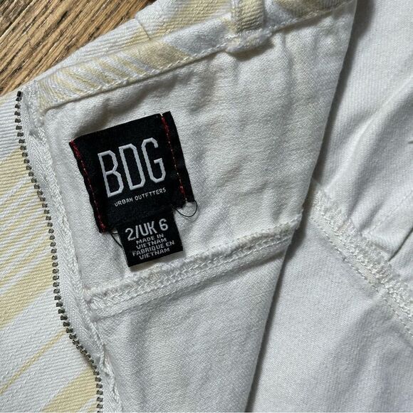 BDG White Jean Shorts with Classic Design - Picture 6 of 9